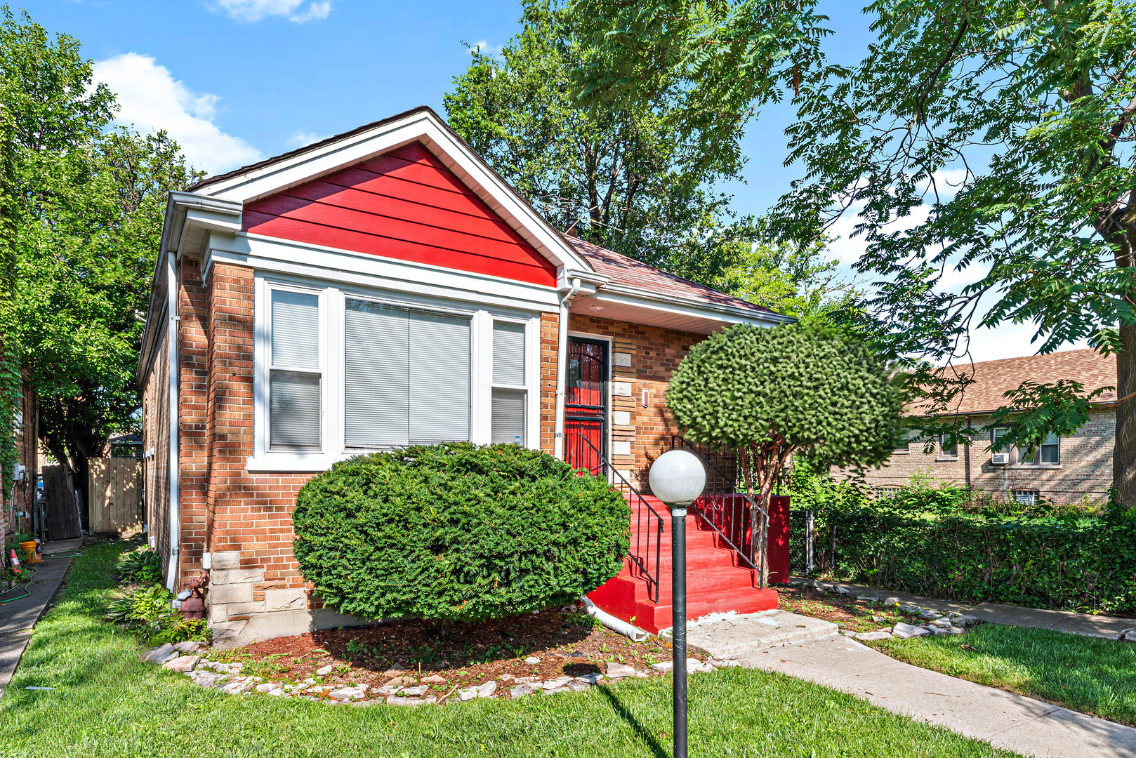 Property Photo:  10222 S Carpenter Street  IL 60643 