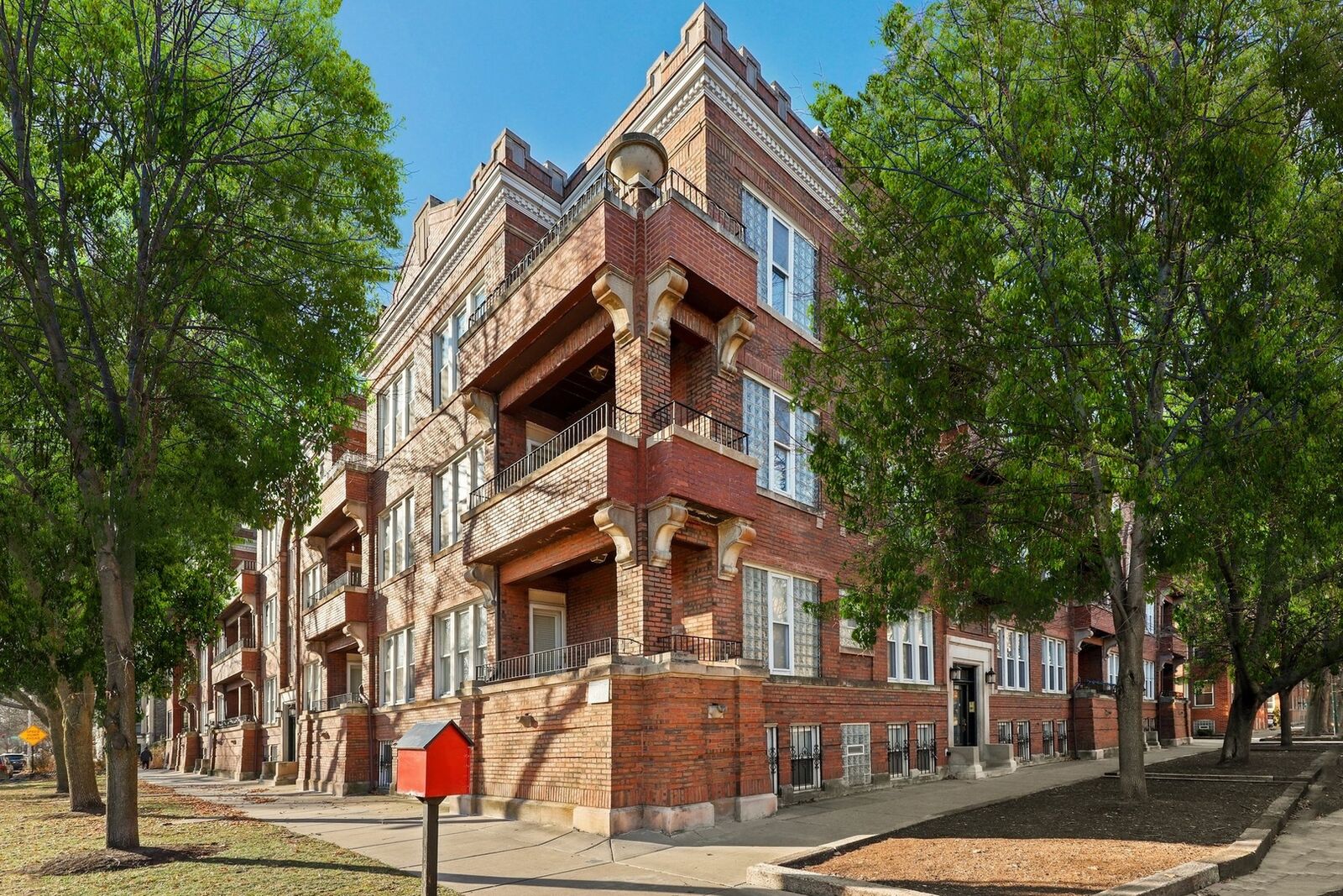 Property Photo: 1403 W Arthur Avenue G IL 60626