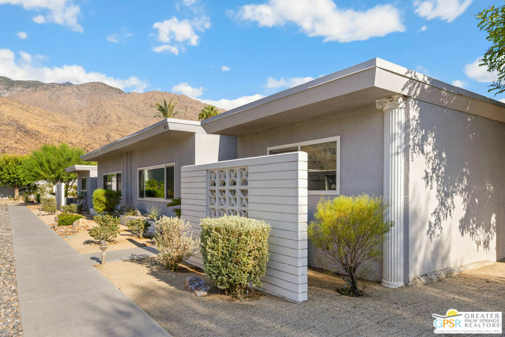 Property Photo: 453 E Avenida Granada CA 92264