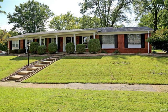 1823 Bookbinder Drive  St Louis MO 63146 photo