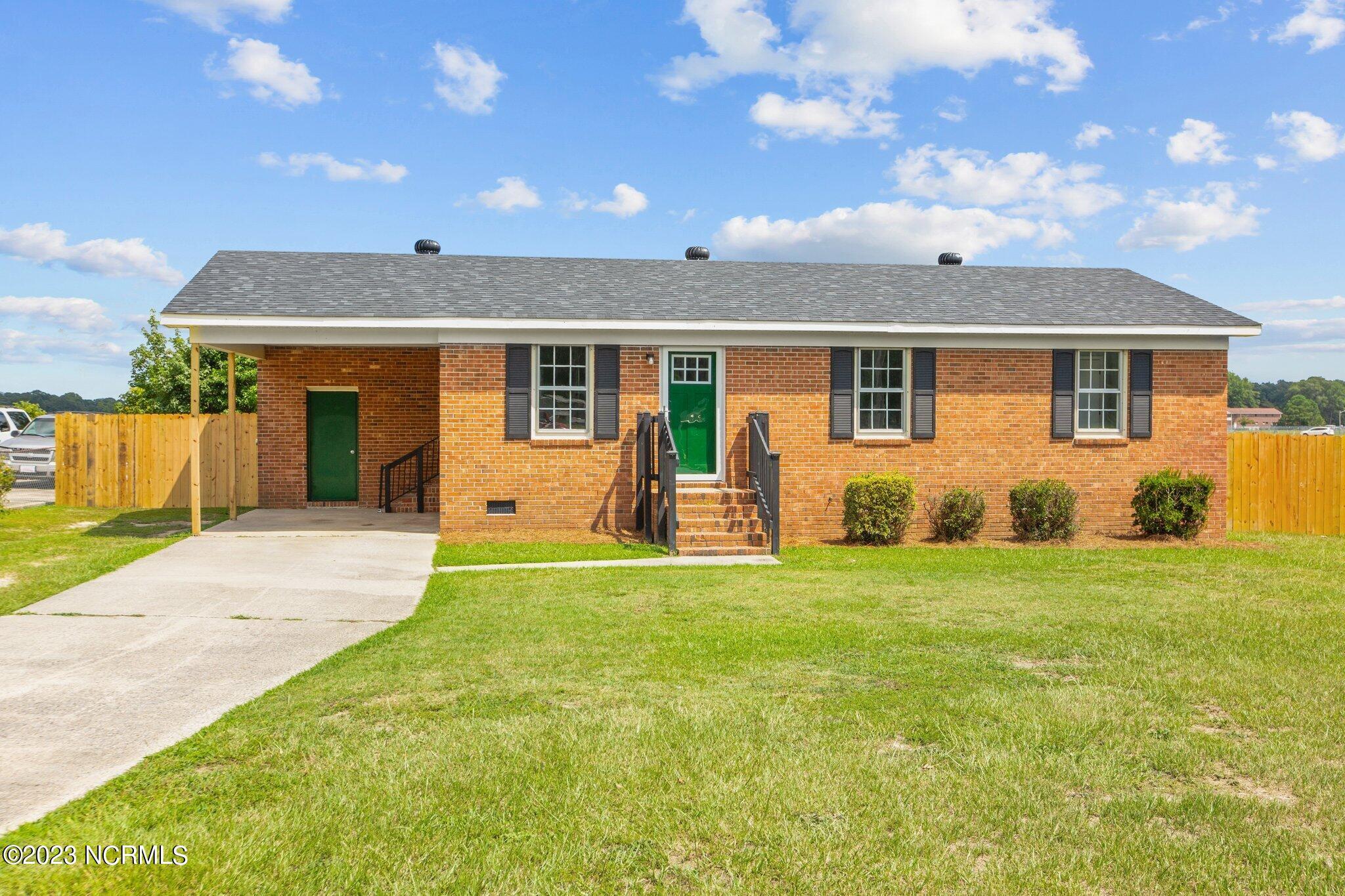 Property Photo:  102 Oak Grove Avenue  NC 27834 