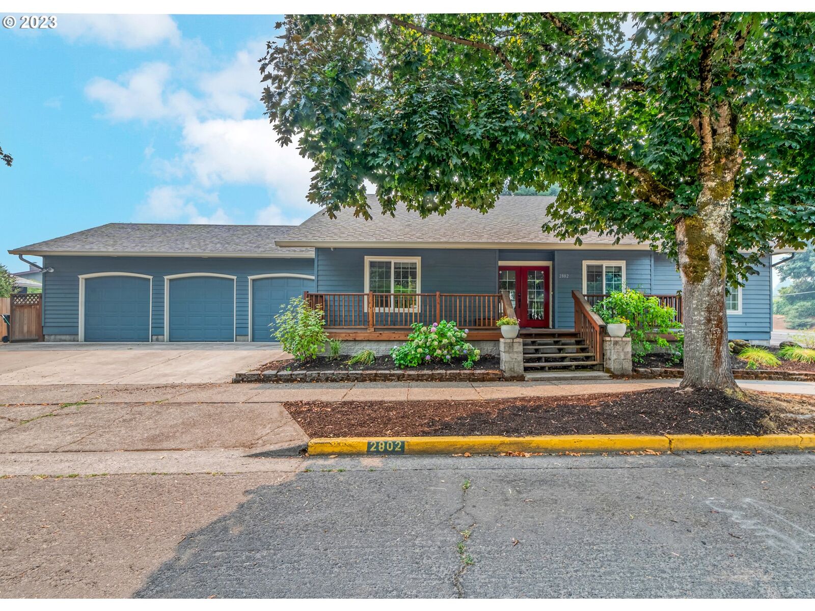 Property Photo:  2802 Elysium Ave  OR 97401 