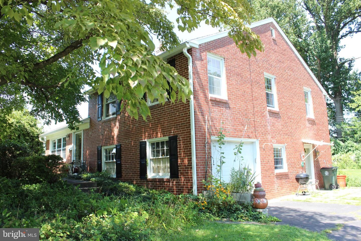 Property Photo: 227 Canterbury Drive PA 19086