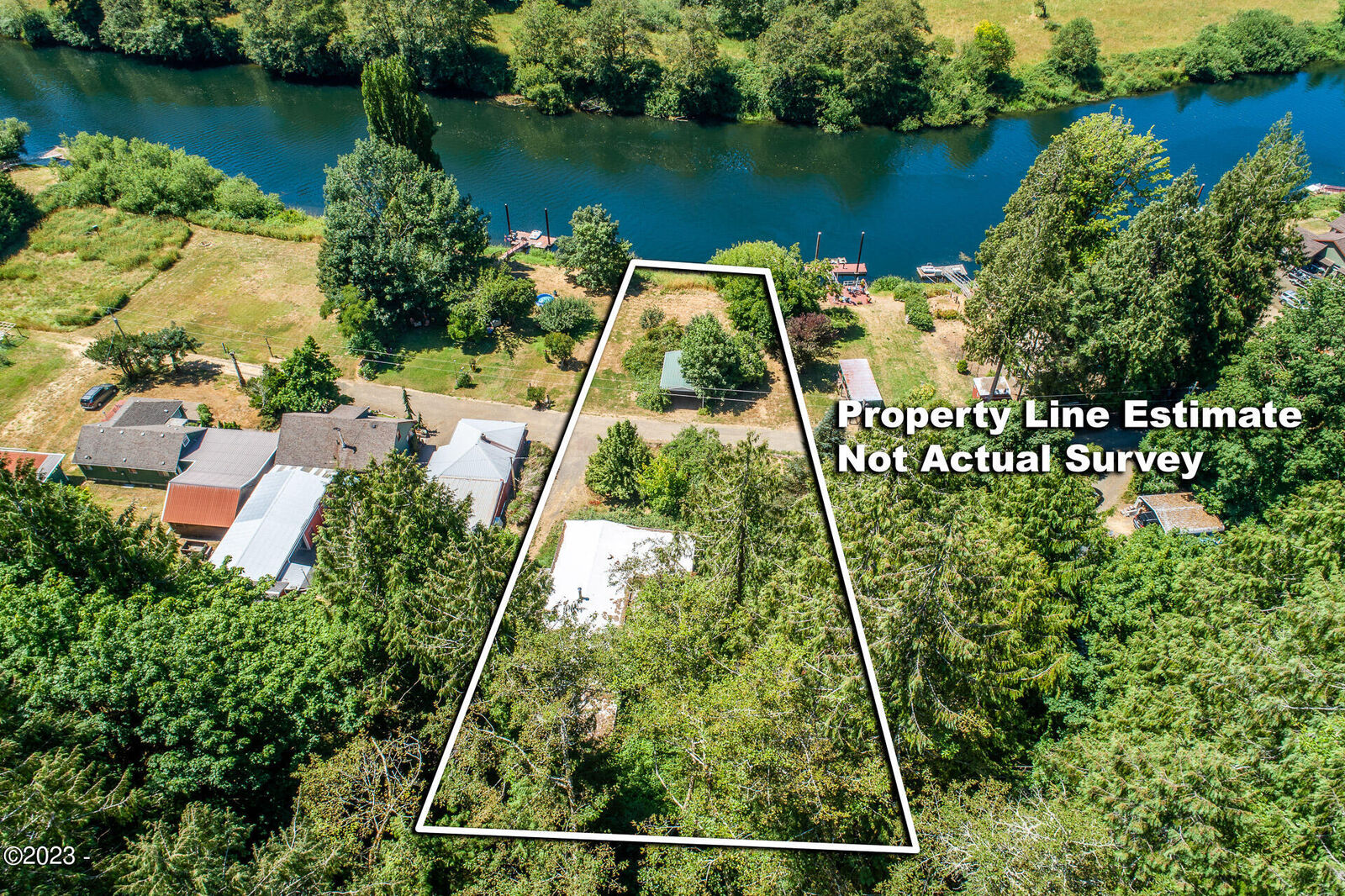 Property Photo: 207 E Sjostrom Drive OR 97390