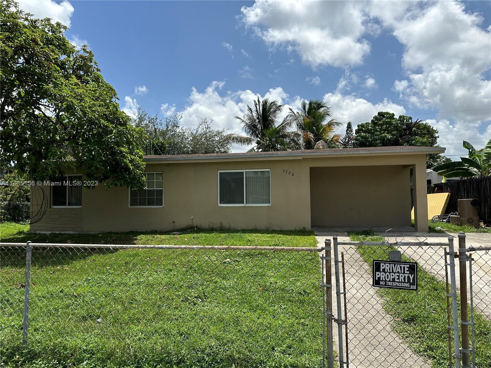 Property Photo: 5720 SW 36th Ct FL 33314