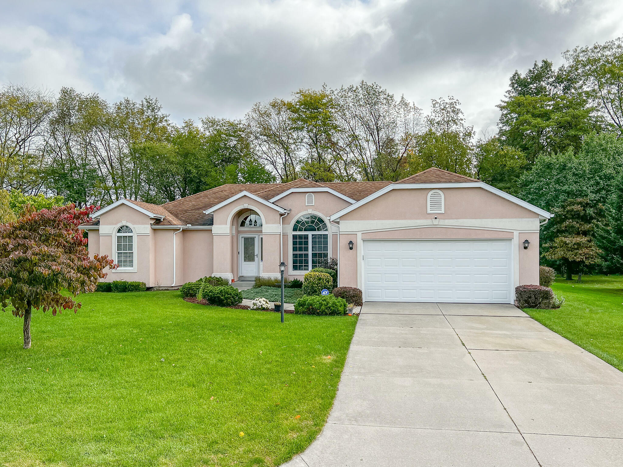 Property Photo: 123 Dogwood Circle MI 49047