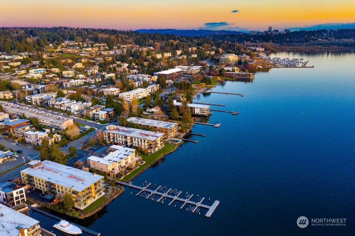 Property Photo:  6333 Lake Washington Boulevard NE 405  WA 98033 