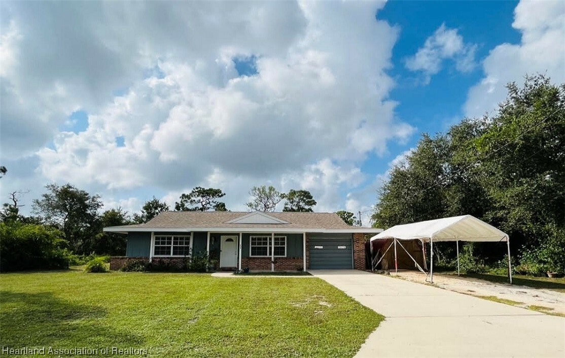 Property Photo:  939 Primrose Street  FL 33852 