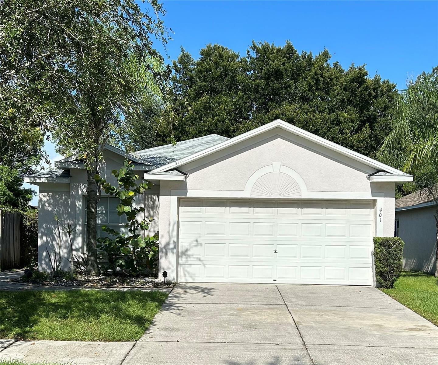 Property Photo:  401 Scarlet Maple Court  FL 33563 