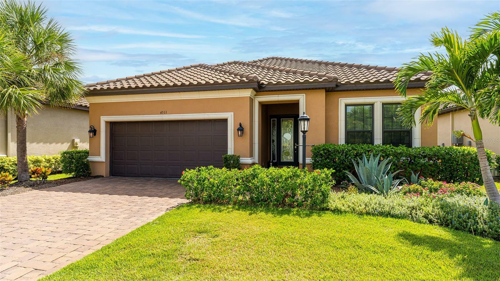 Property Photo: 4511 Terrazza Court FL 34211