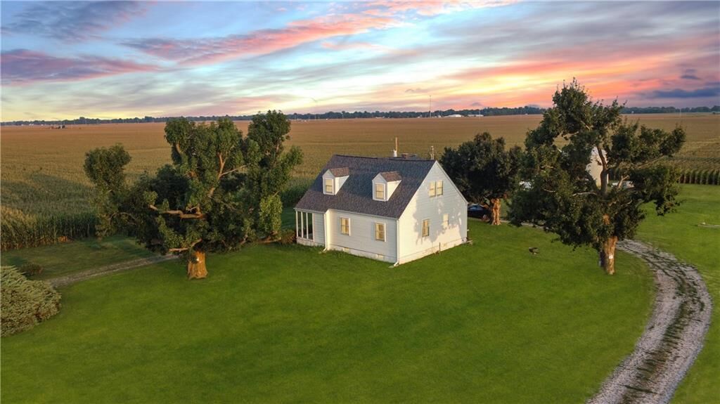 Property Photo:  3512 E County Road 900N   61938 