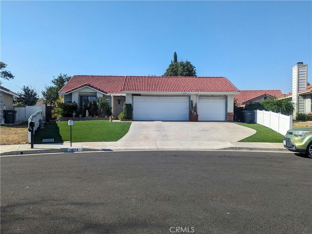 Property Photo:  1074 Basalt Court  CA 92543 