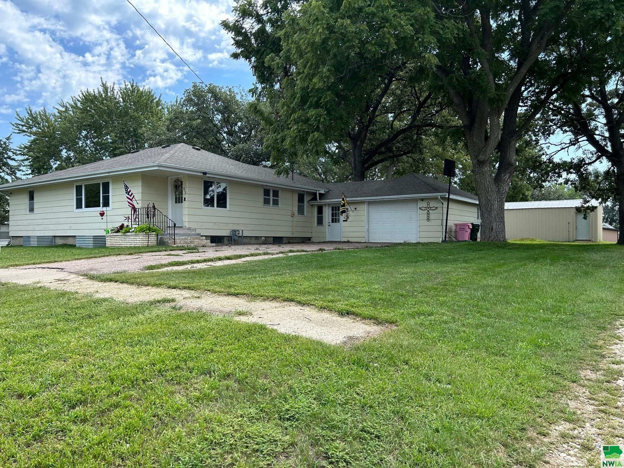 Property Photo:  410 Elm St  IA 51039 