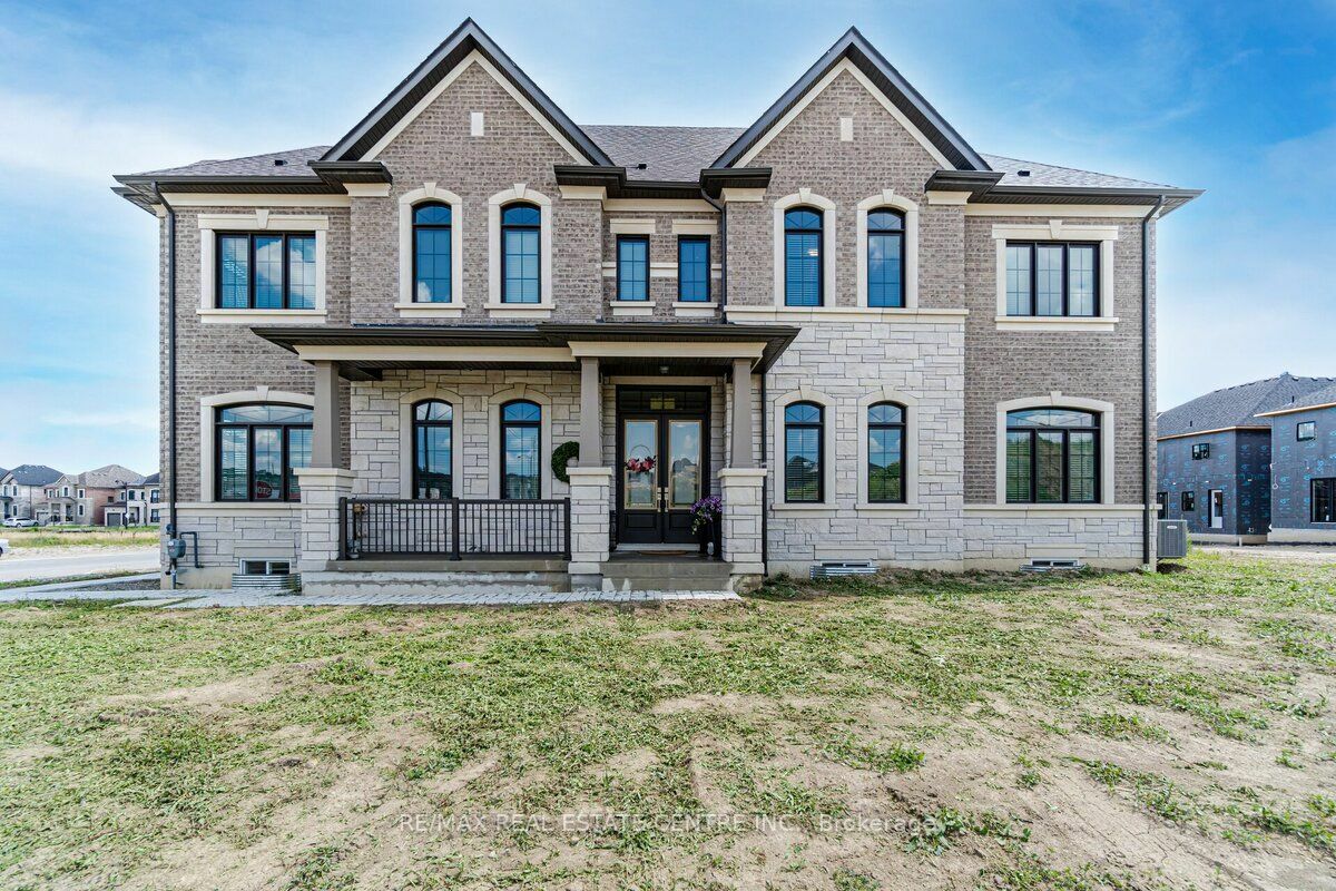 Property Photo: 80 Ballantyne Blvd ON L3L0E7