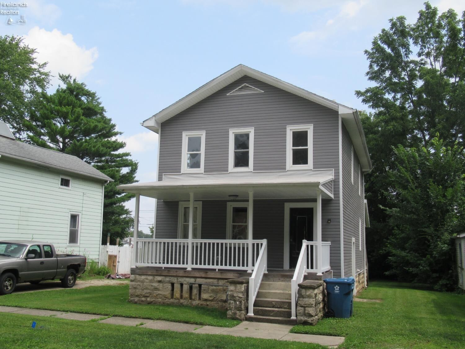 Property Photo:  521 S Arch Street  OH 43420 