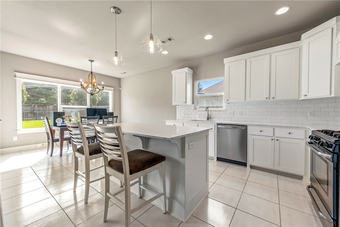 Property Photo: 2396 S Sugarbush Avenue AR 72701