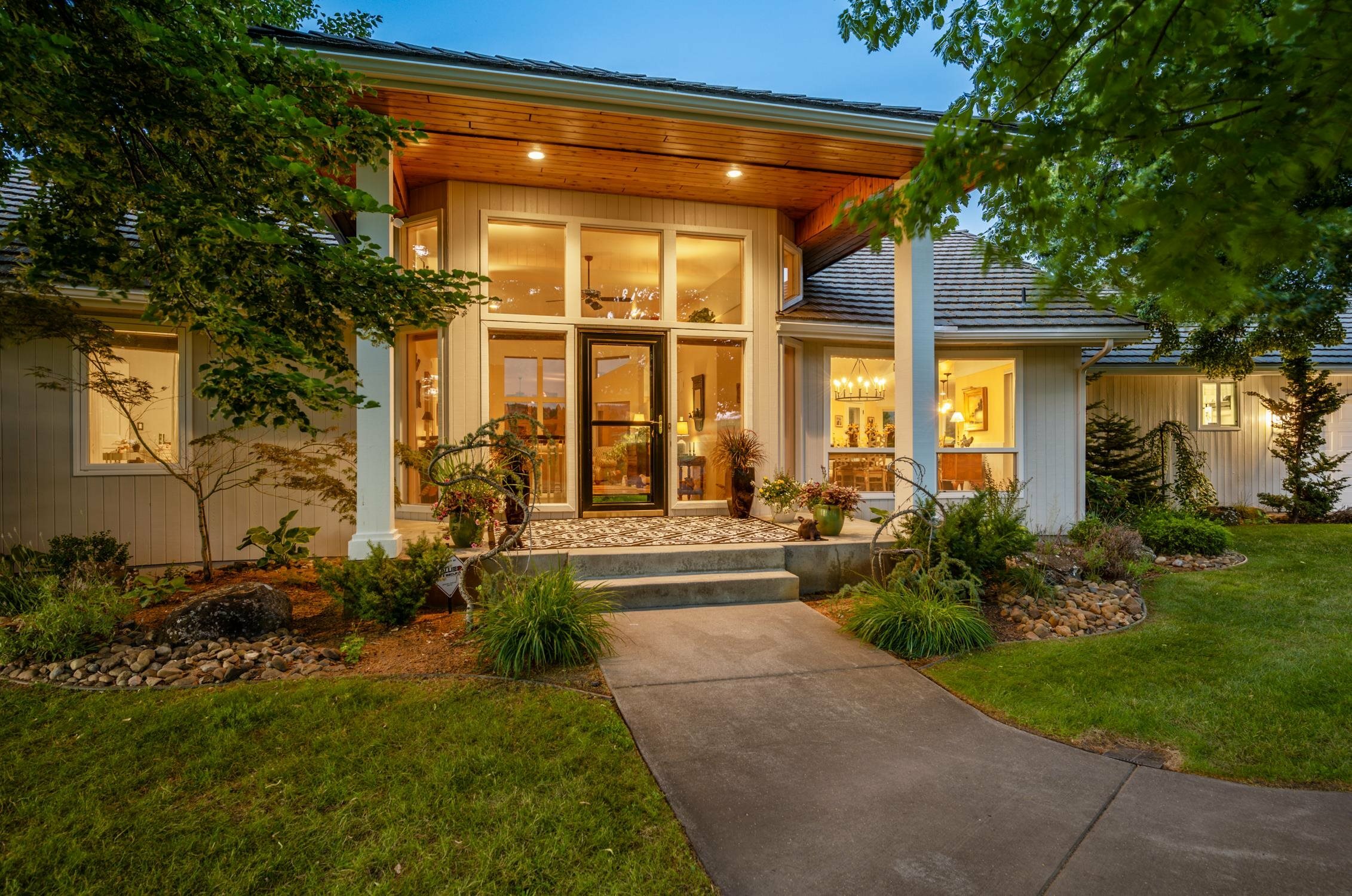 Property Photo: 7404 S Regal Rd WA 99203