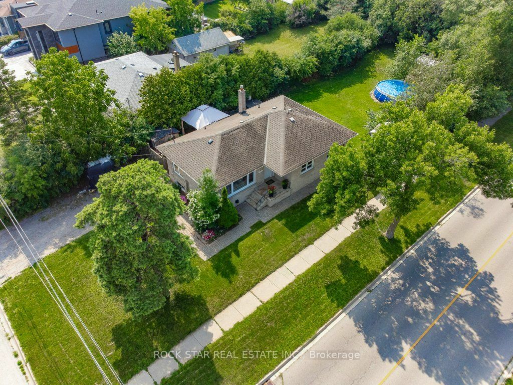 Property Photo: 1534 Oxford Ave ON L6H1T9
