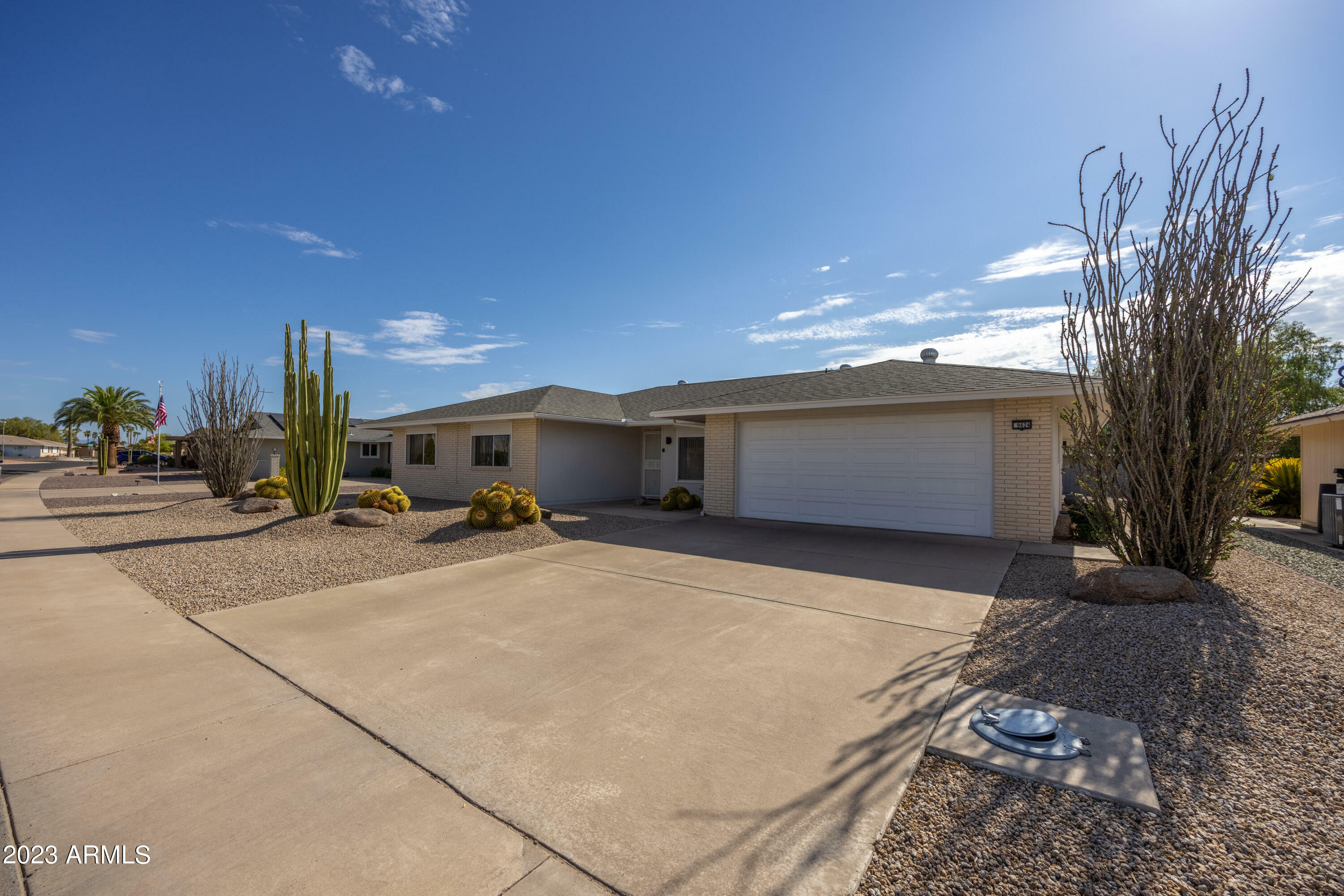 Property Photo: 9624 W Glen Oaks Circle AZ 85351
