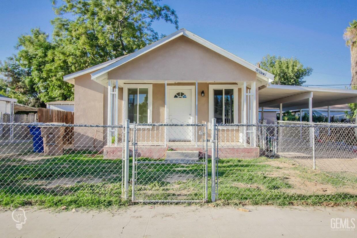 906 Wilson Avenue  Bakersfield CA 93308 photo