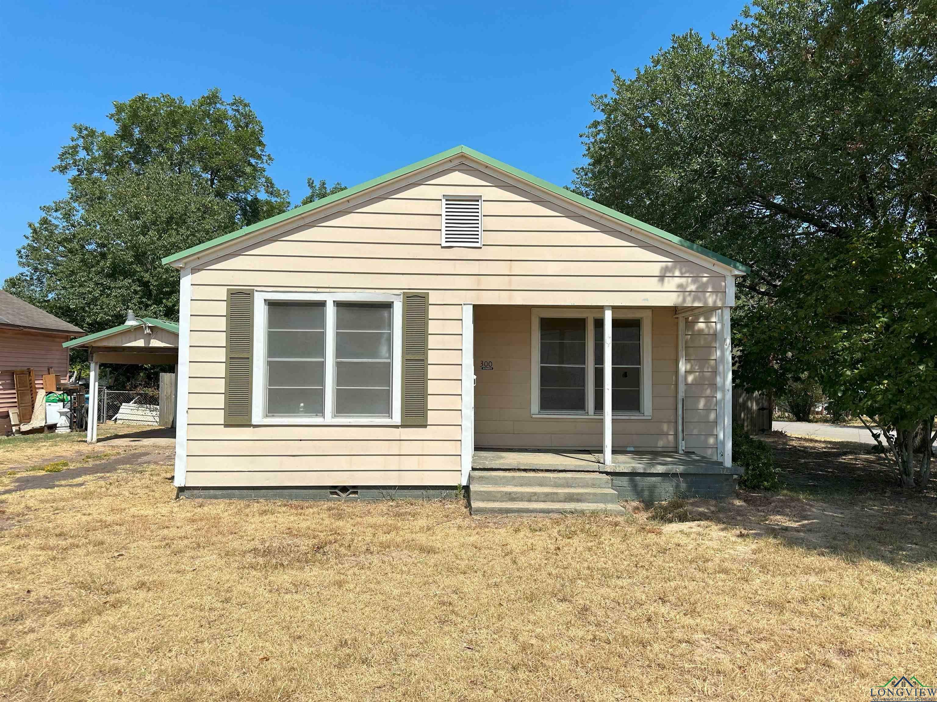 Property Photo:  300 Glendale Ave  TX 75654 