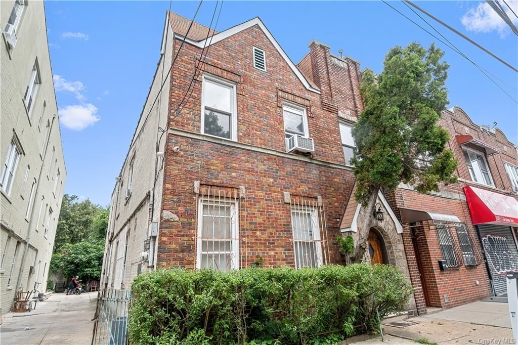 Property Photo:  1851 Gleason Avenue  NY 10472 