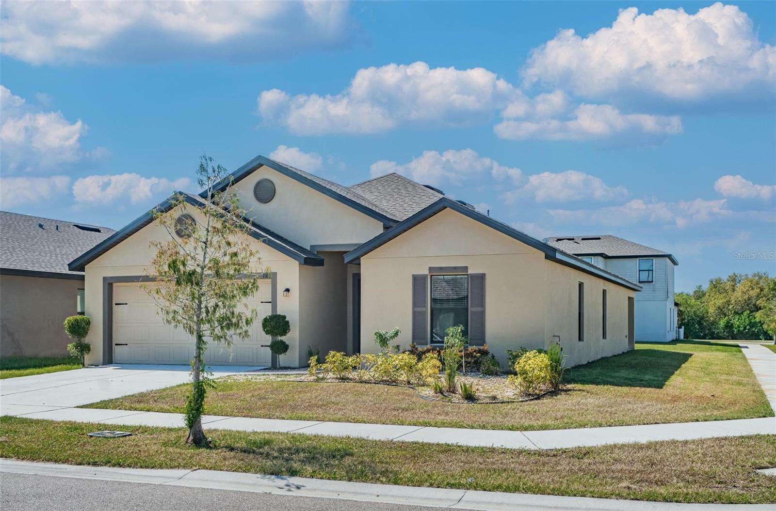 Property Photo: 1103 Wynnmere Walk Avenue FL 33570
