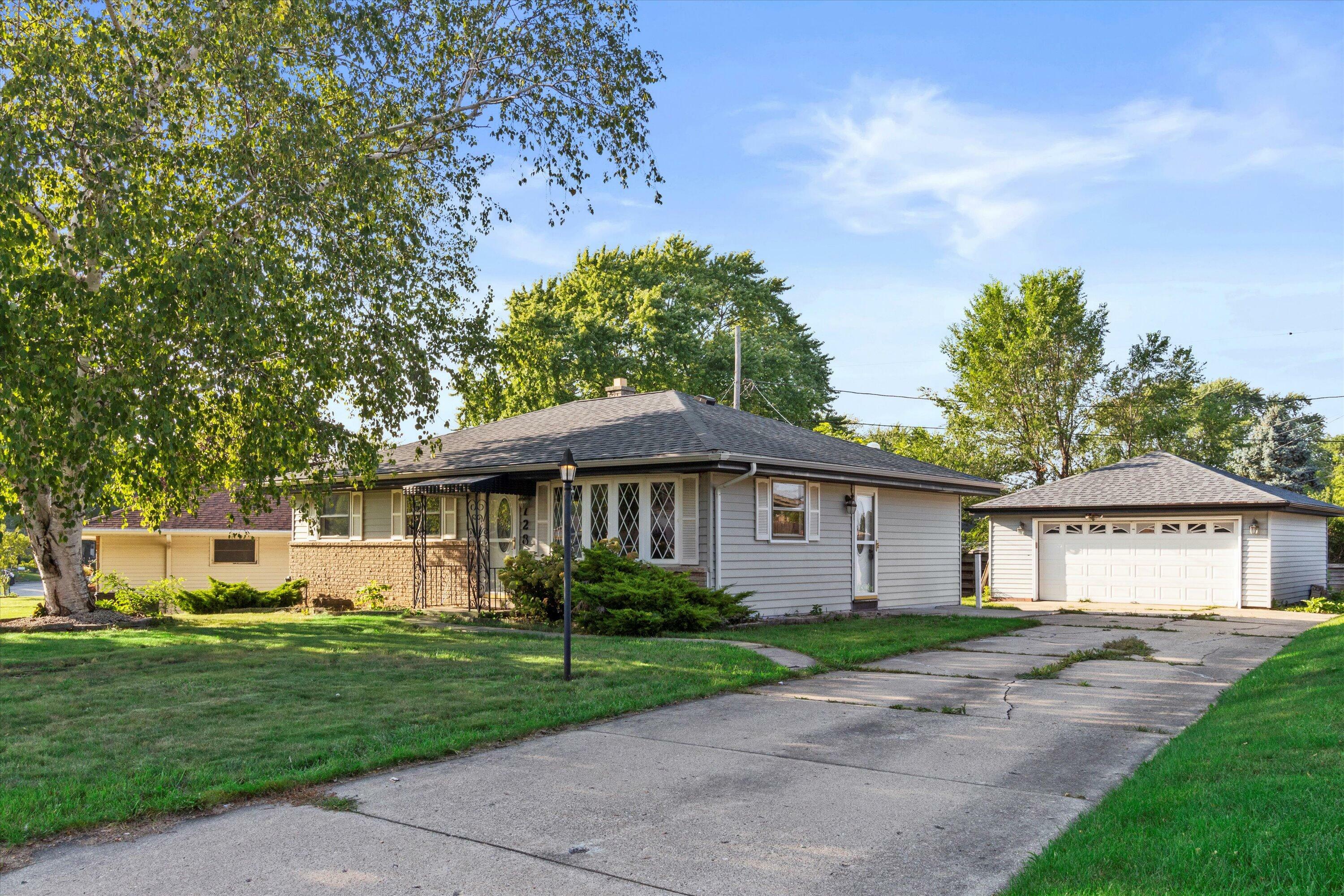 Property Photo:  728 Edgewood Ave  WI 53172 