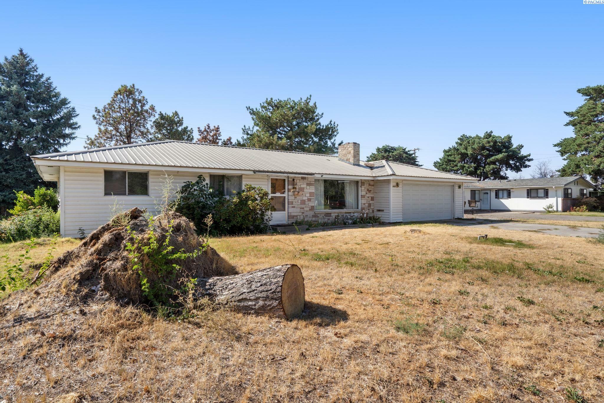 Property Photo: 1627 Birch WA 99354