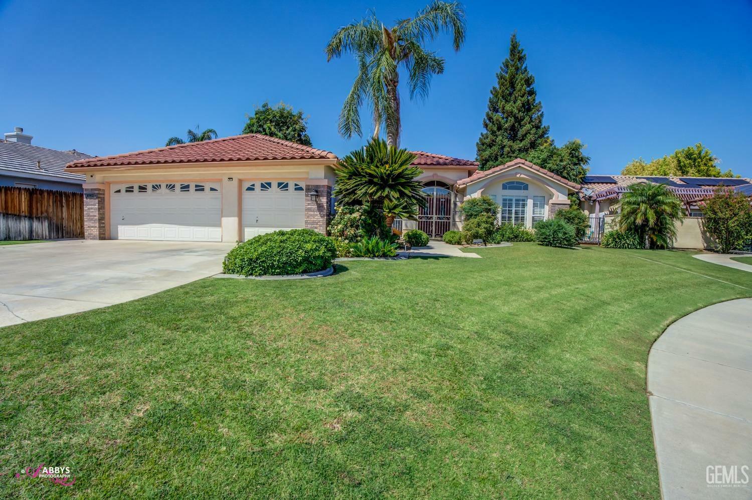 Property Photo: 10902 Open Trail Road CA 93311
