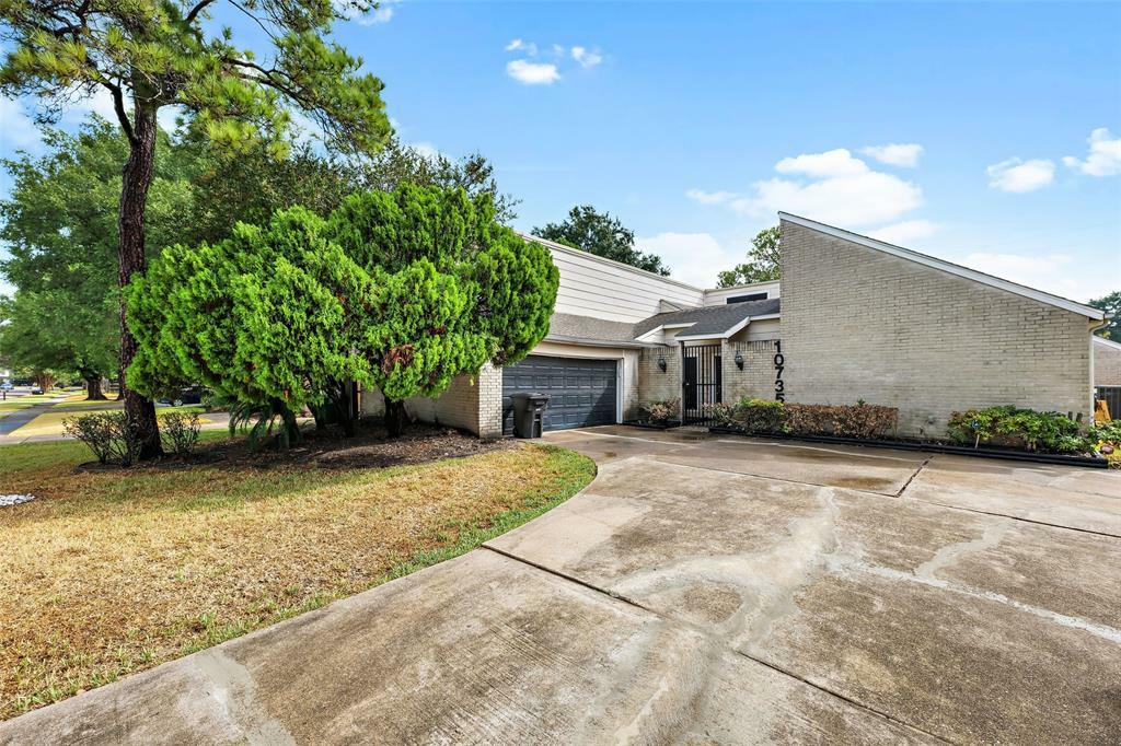 Property Photo: 10735 Kitty Brook Drive TX 77071