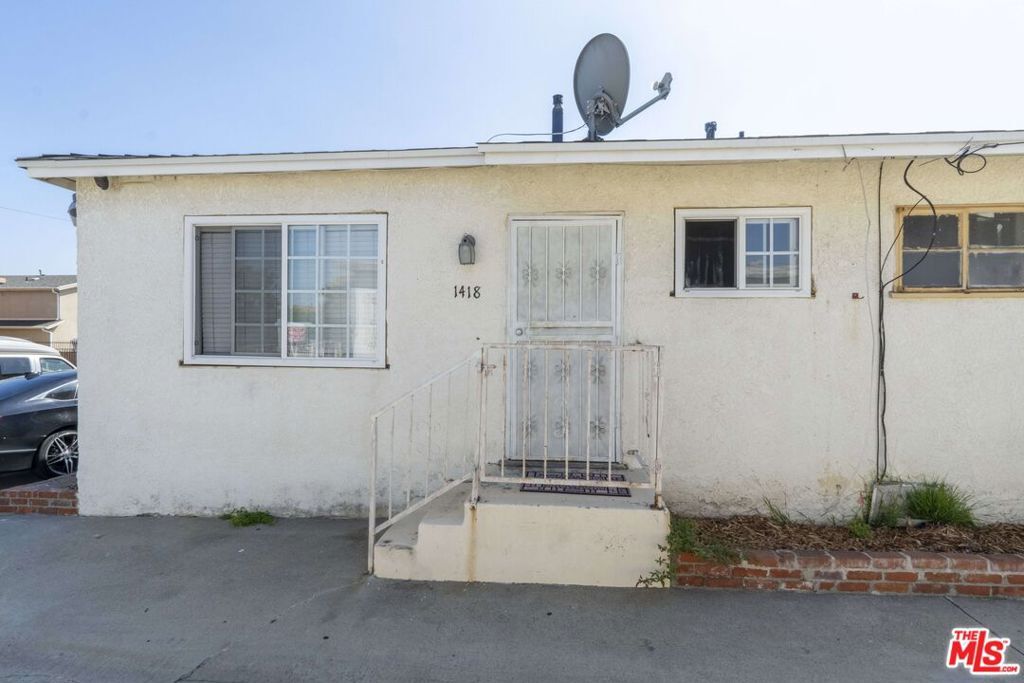Property Photo: 1418 W 97th Street CA 90047
