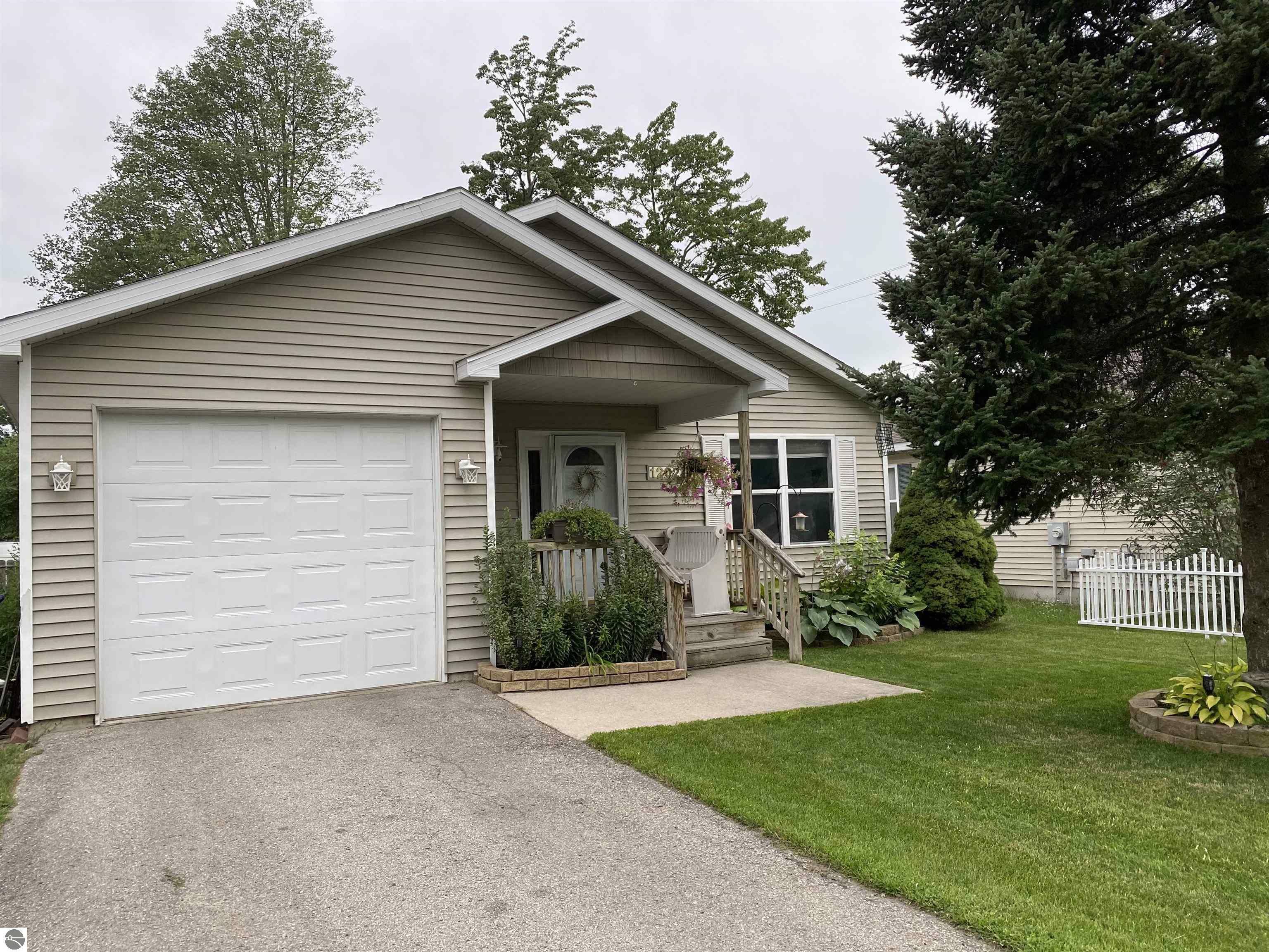 Property Photo:  1202 Clinch Street  MI 49686 