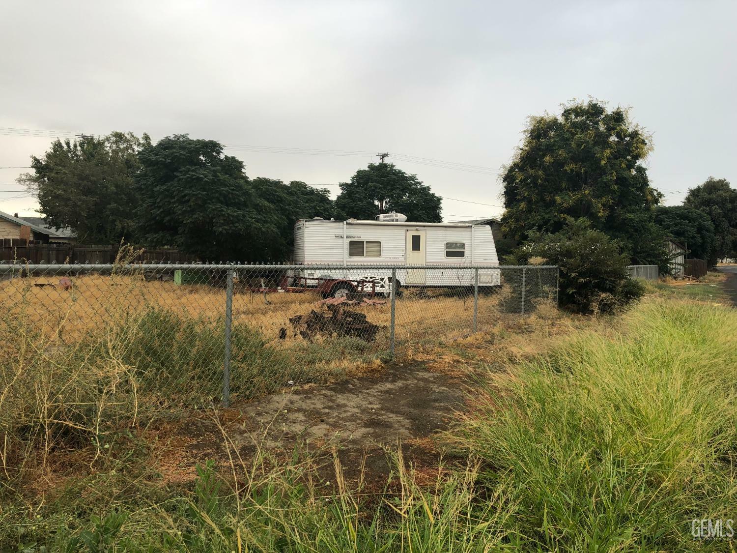 Property Photo:  10837 Railroad Avenue  CA 93202 