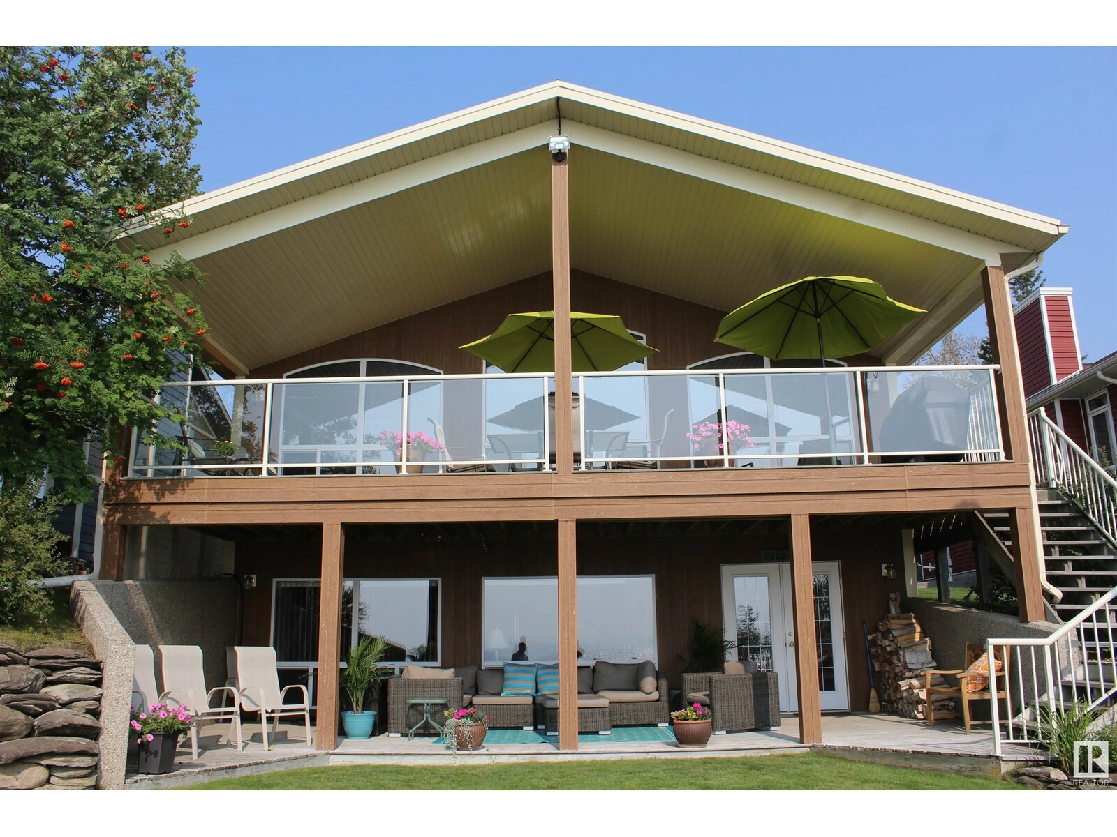 Property Photo: 71 Beach Avenue AB T0C2C0