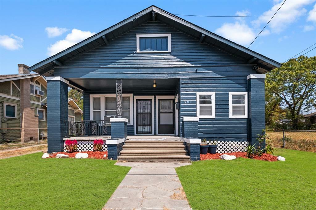 Property Photo: 901 Boundary Street TX 77009