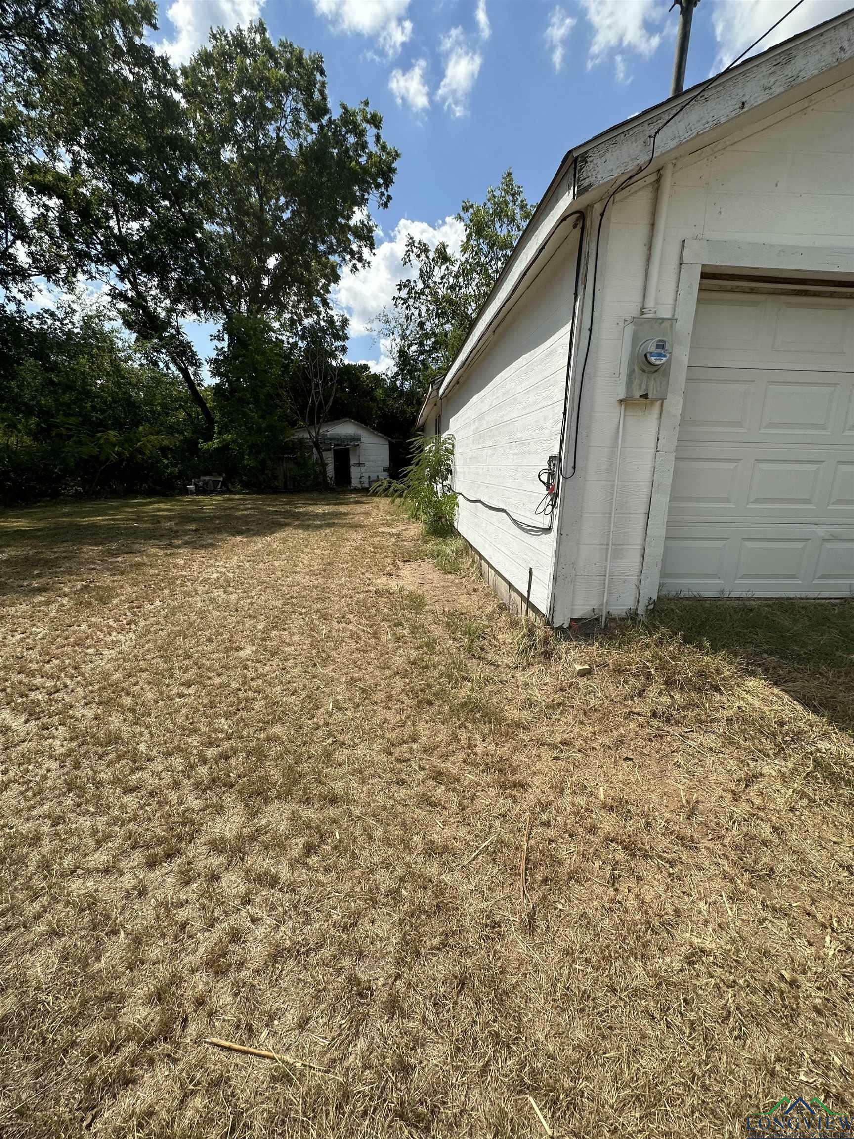 Property Photo:  2309 W Gay Ave  TX 75647 