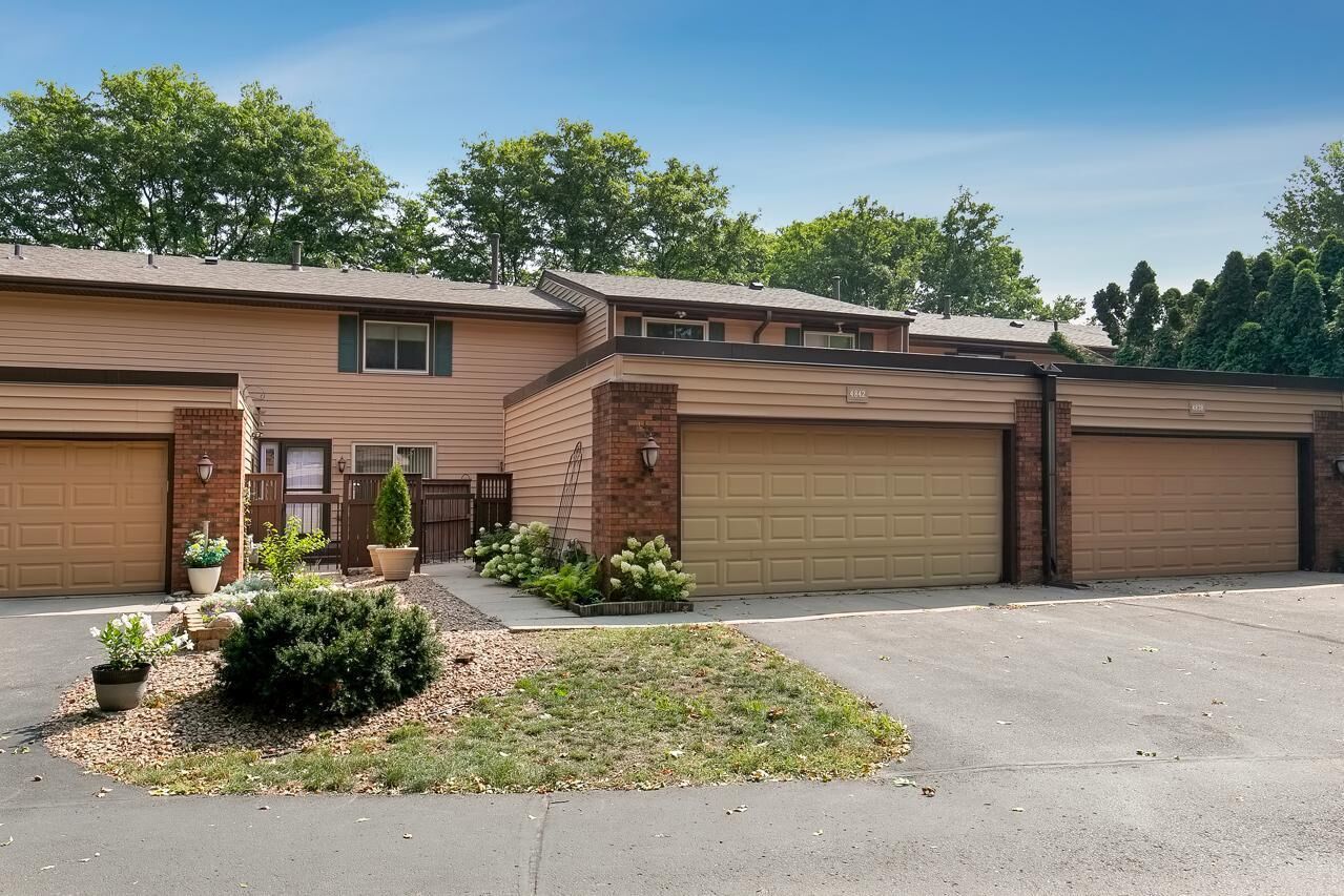 Property Photo:  4842 Spring Circle  MN 55345 