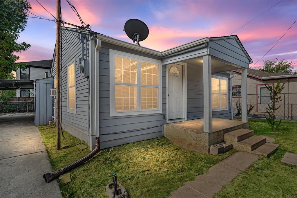 Property Photo:  1518 Pueblo Street  TX 75212 