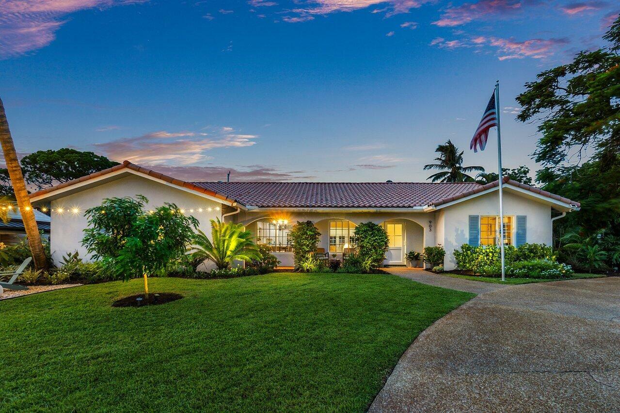 Property Photo: 903 SW 28th Avenue FL 33435