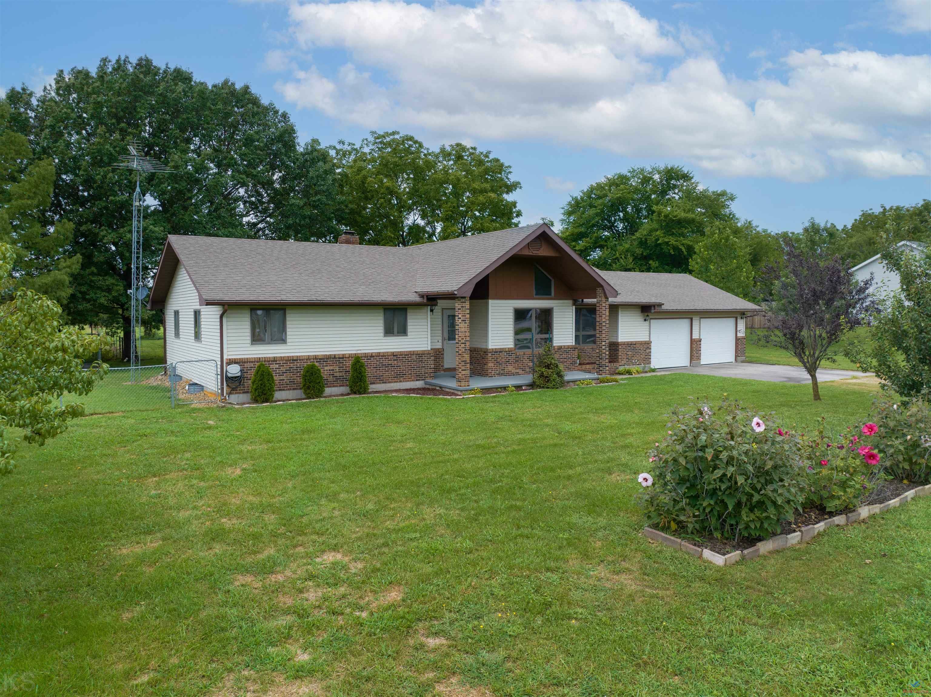 Property Photo: 202 Cherry Ln MO 65325