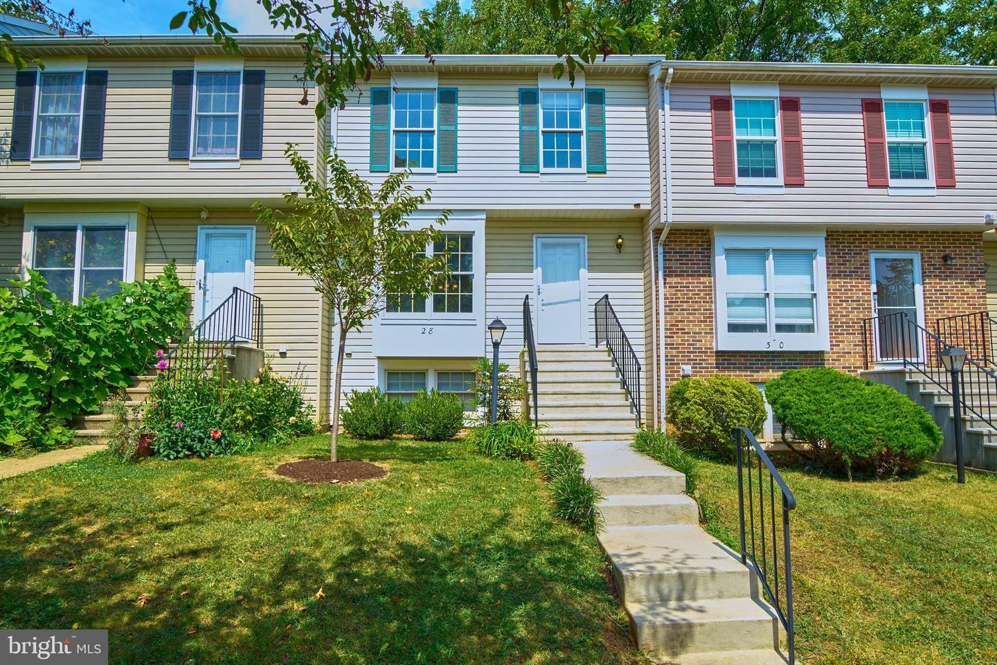 Property Photo:  28 Cottonwood Court  MD 20877 