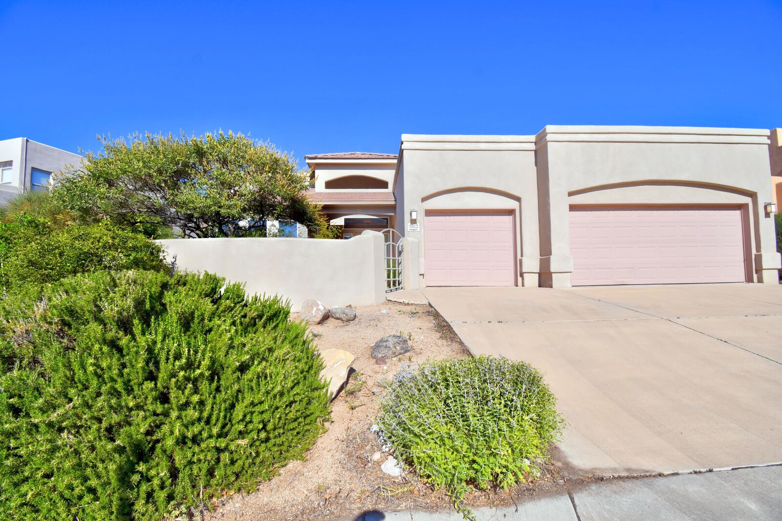 Property Photo: 5812 Mariola Place NE NM 87111