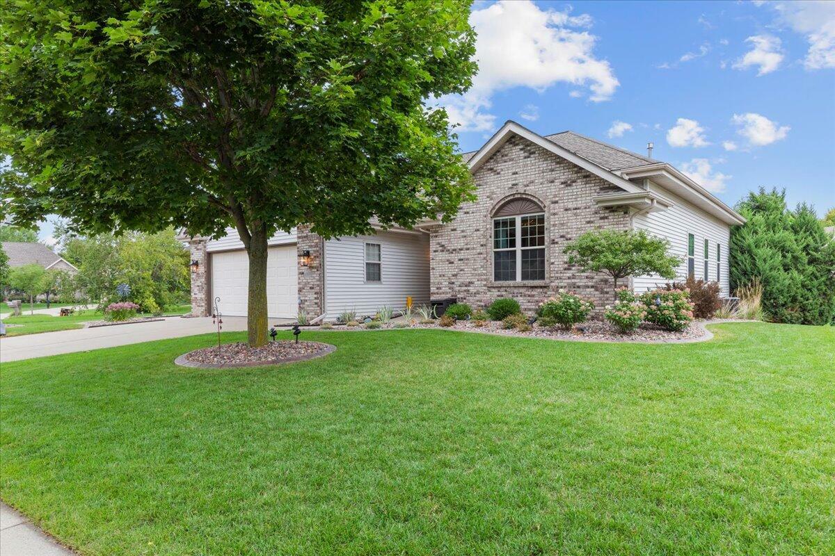 Property Photo: 1303 Carla Ln WI 53095