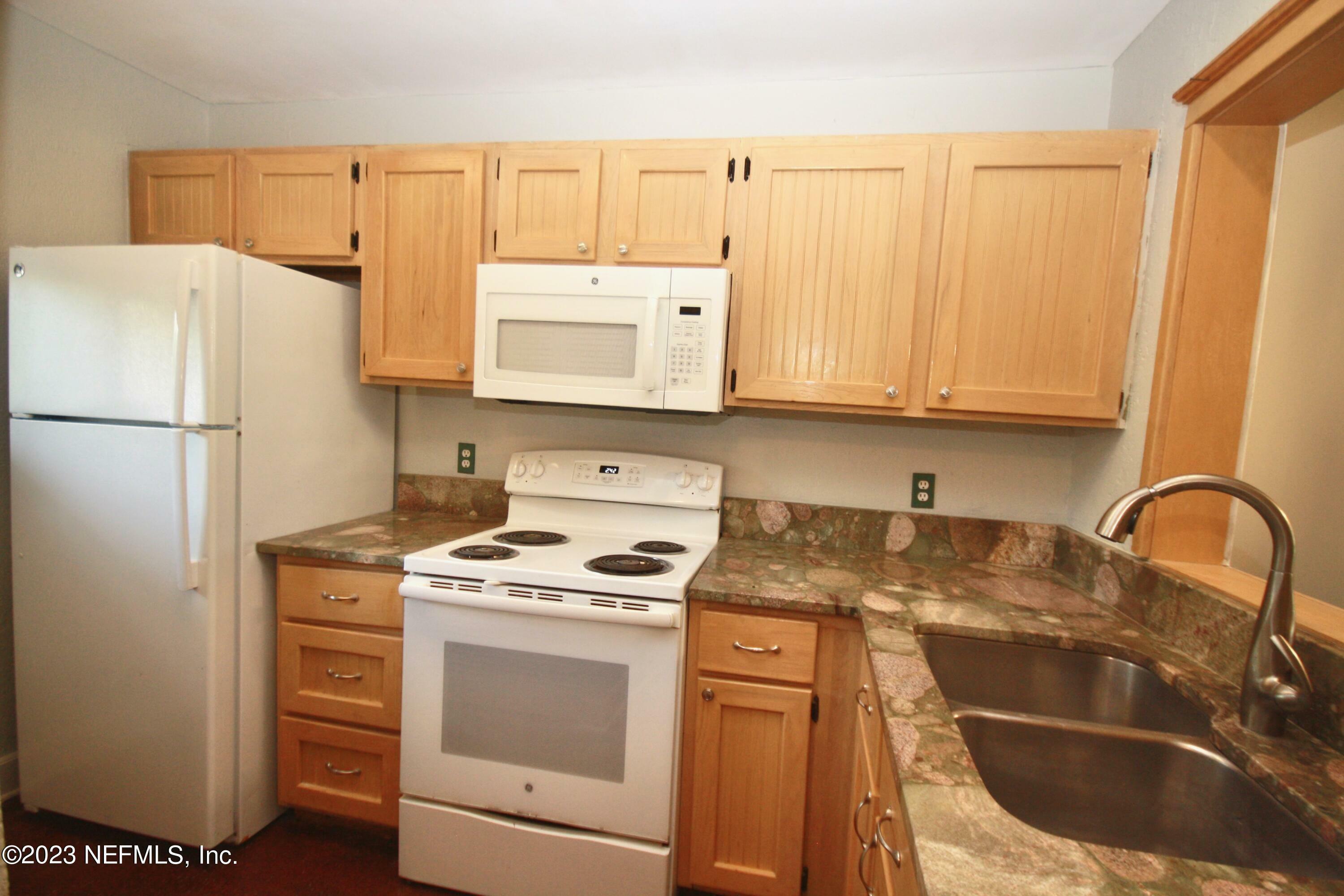Property Photo: 2012 Sea Hawk Cir FL 32082