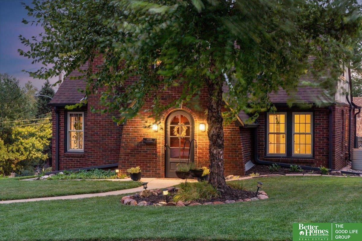 Property Photo: 4501 Walnut Street NE 68106