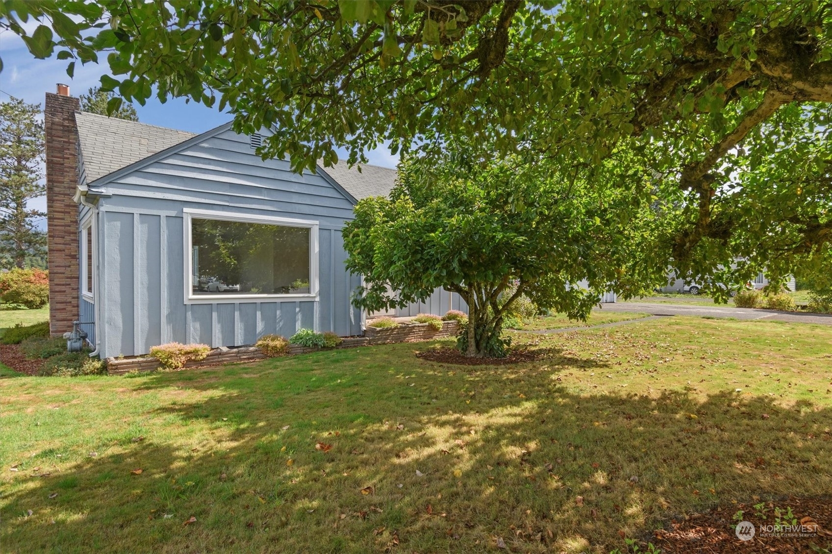 Property Photo: 3506 Oak Street WA 98632