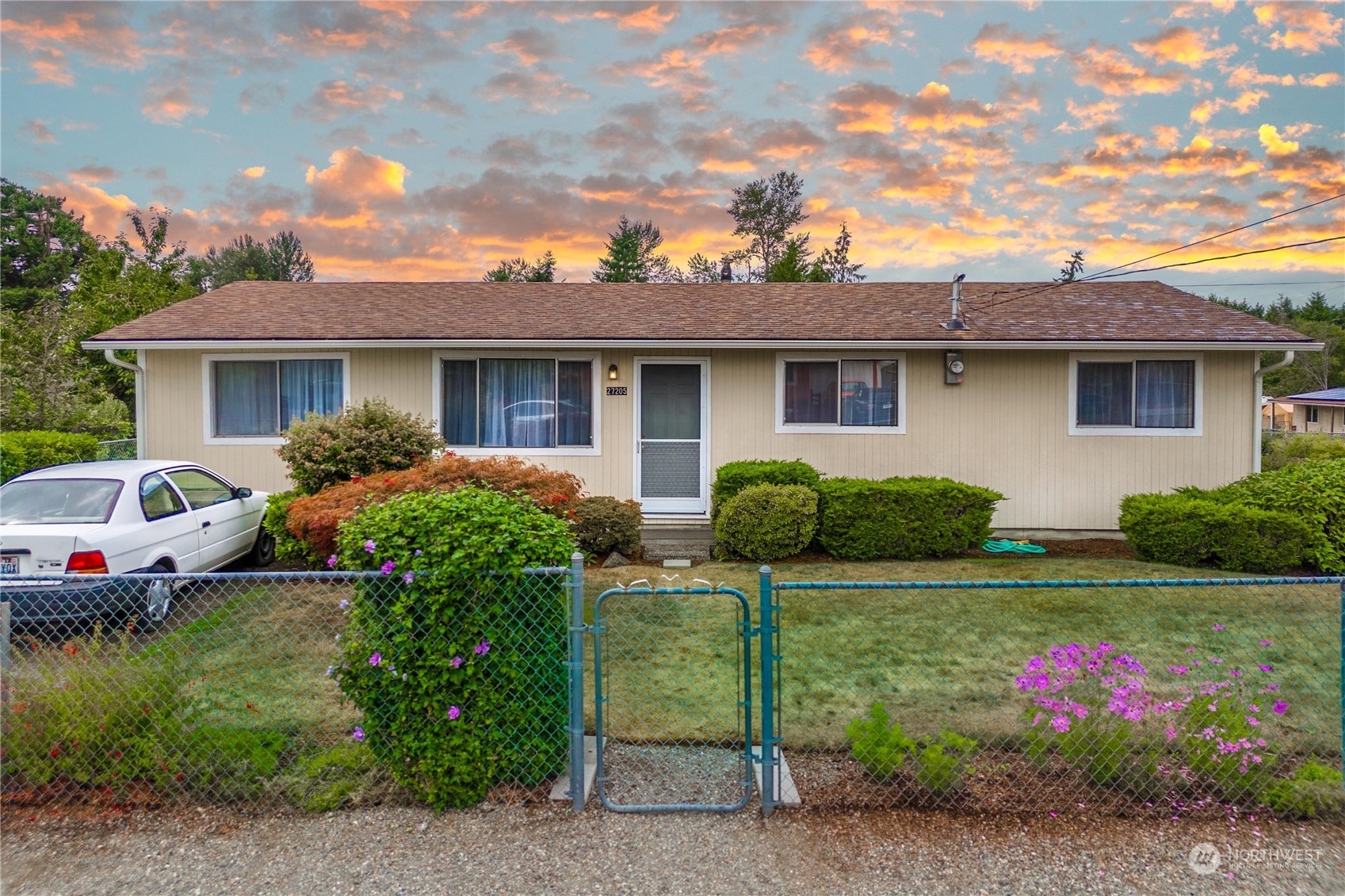 Property Photo:  27205 118th Avenue SE  WA 98030 