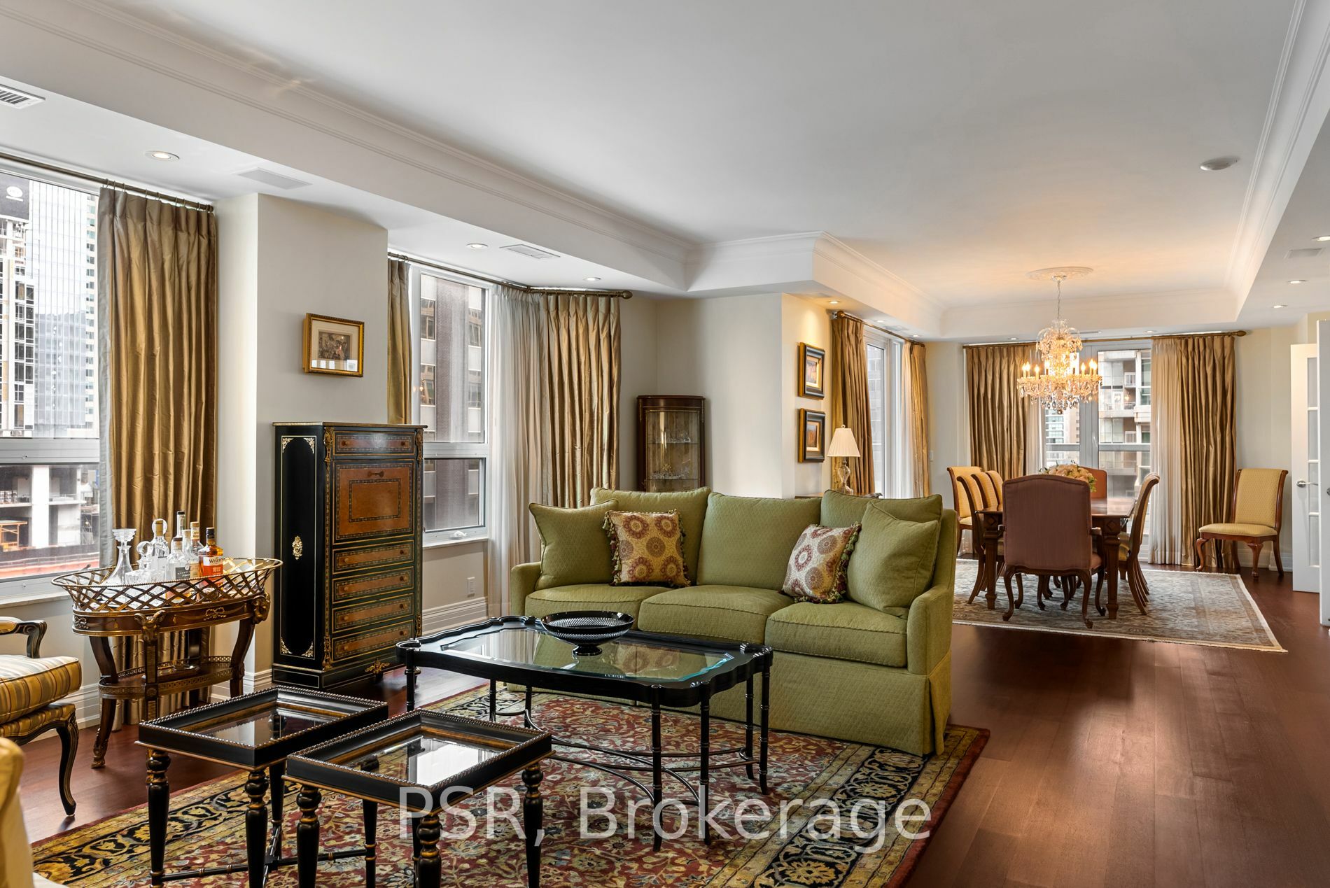 Property Photo: 68 Yorkville Ave 501 ON M5R3V7