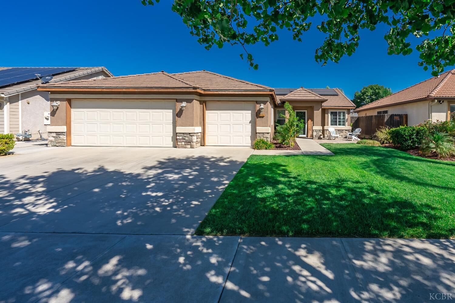 Property Photo: 1374 Semillon Street CA 93230